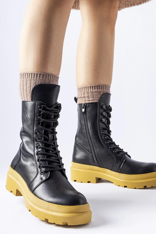 Quennie juodi žygio batai su geltonu... Quennie juodi žygio batai su geltonu...