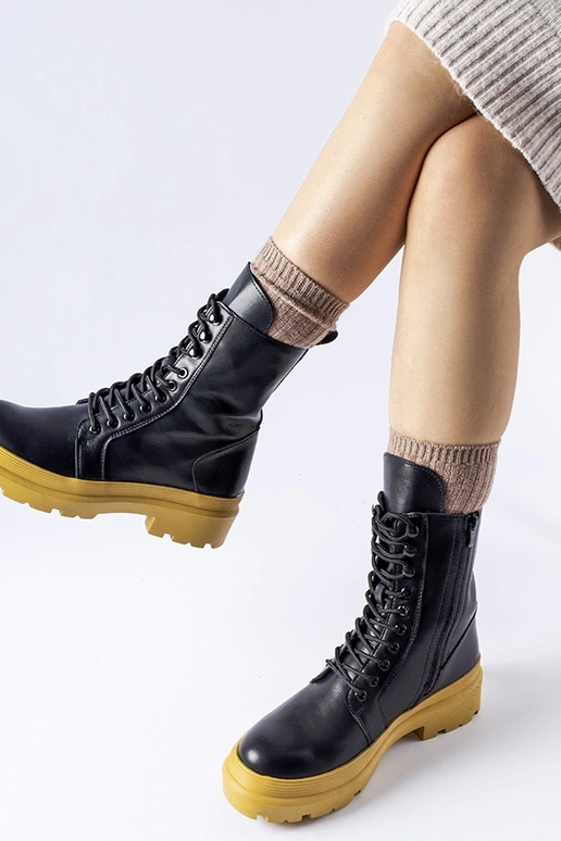 Quennie juodi žygio batai su geltonu... Quennie juodi žygio batai su geltonu...