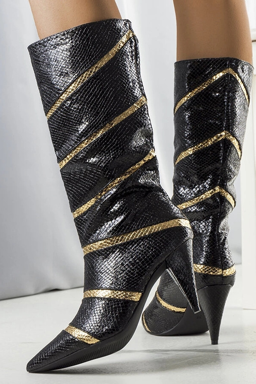 Juodos ir auksinės spalvos Nevzo...