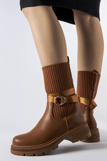 Rudos kojinės izoliuoti...