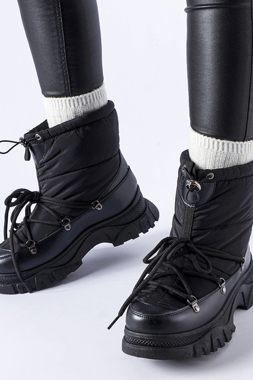 Juodi izoliuoti Aubine sniego batai