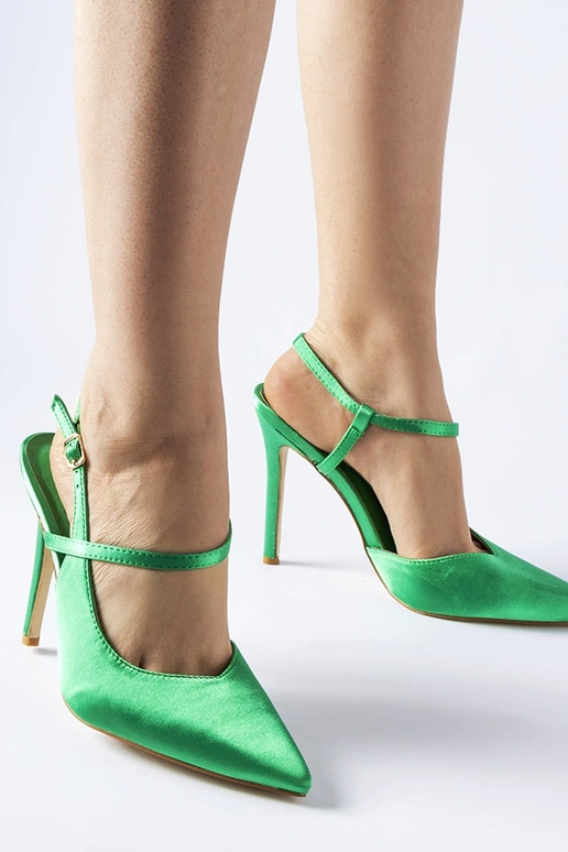 Žali aukštakulniai batai su atvira... Žali aukštakulniai batai su atvira...