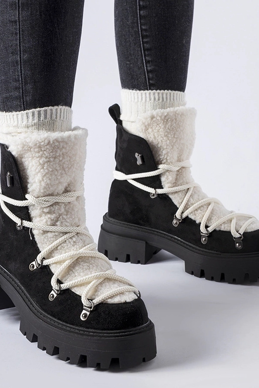 Juodi darbininkai su dekoratyviniu...