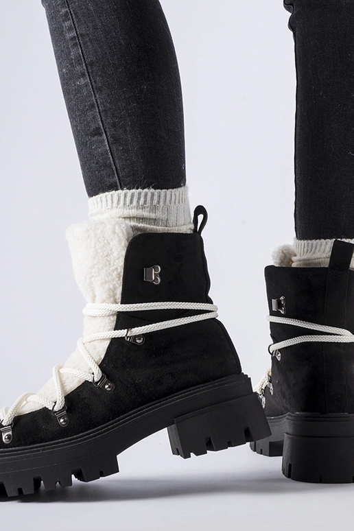 Juodi darbininkai su dekoratyviniu...