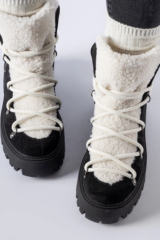 Juodi darbininkai su dekoratyviniu...