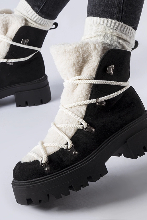 Juodi darbininkai su dekoratyviniu...