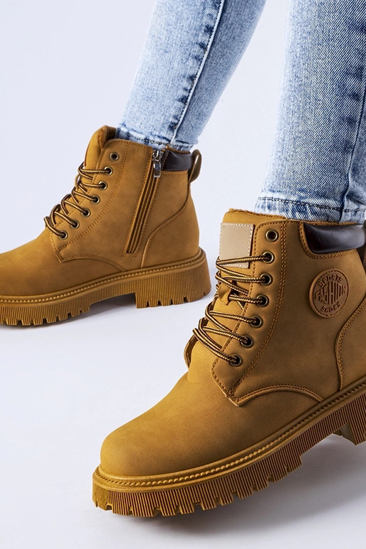 Klasikiniai rudi šilti aulinukai Tricase Klasikiniai rudi šilti aulinukai Tricase