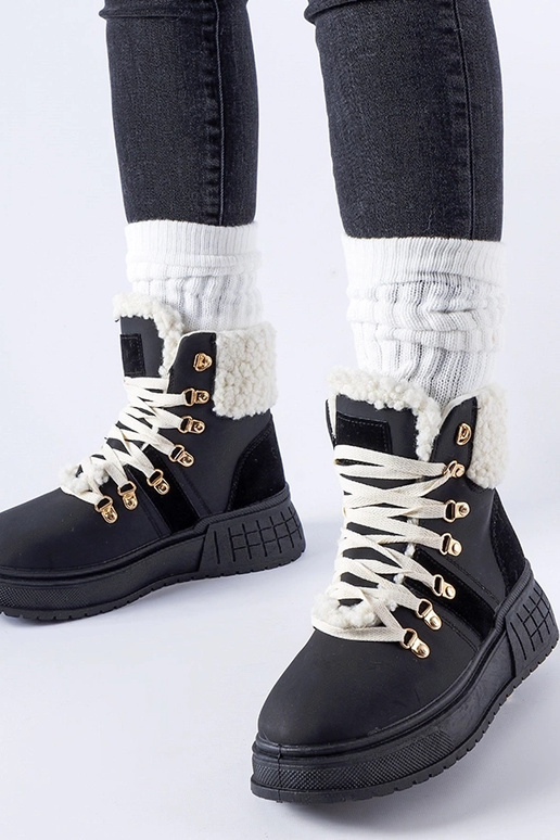 Juodieji darbuotojai ant didžiulės...