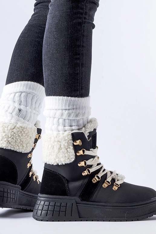 Juodieji darbuotojai ant didžiulės...