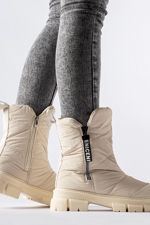 Smėlio spalvos izoliuoti dygsniuoti...