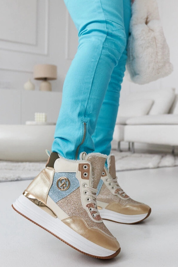 Deleon aukso blizgučiais...