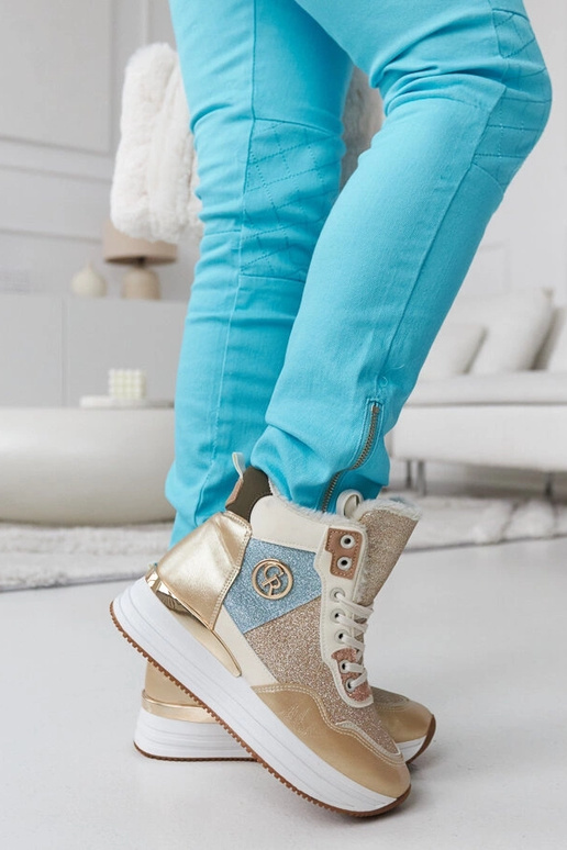 Deleon aukso blizgučiais izoliuoti...