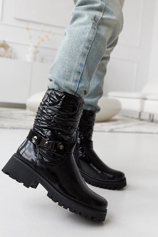 Juodi lakiruoti batai su dekoratyvine...