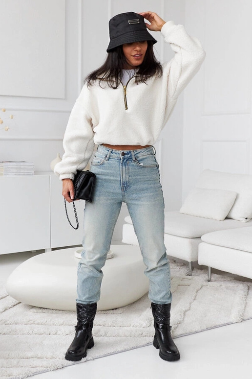 Juodi lakiruoti batai su dekoratyvine...