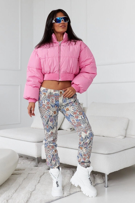 Baltos spalvos izoliuoti sniego batai...