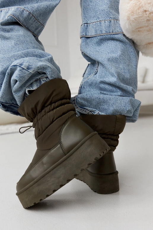 Žalios spalvos izoliuoti sniego batai... Žalios spalvos izoliuoti sniego batai...