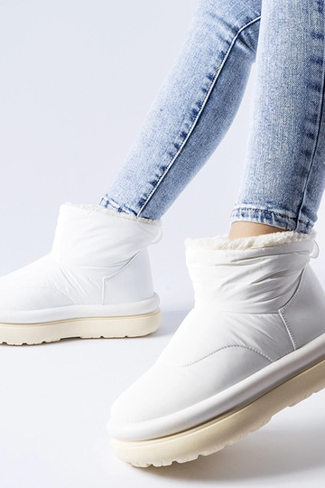 Balti šiltinami sniego... 2