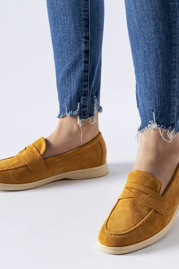 Tamsiai smėlio spalvos...