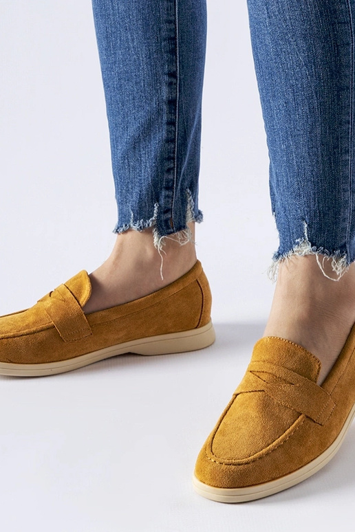 Tamsiai smėlio spalvos dirbtinės...