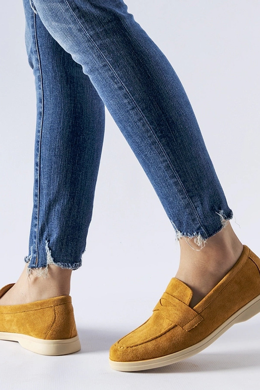 Tamsiai smėlio spalvos dirbtinės...