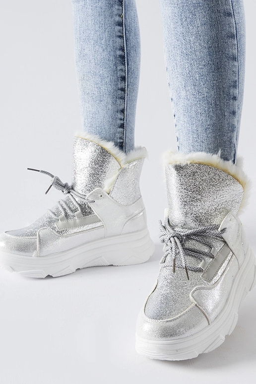 Baltos ir sidabrinės spalvos...