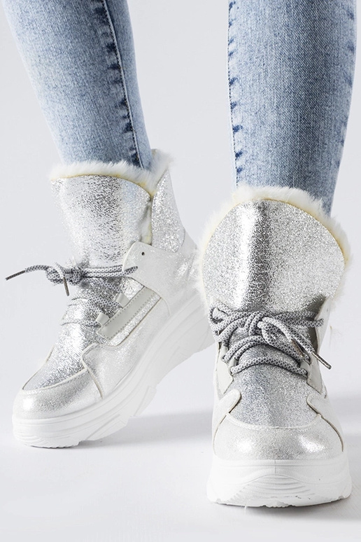 Baltos ir sidabrinės spalvos...