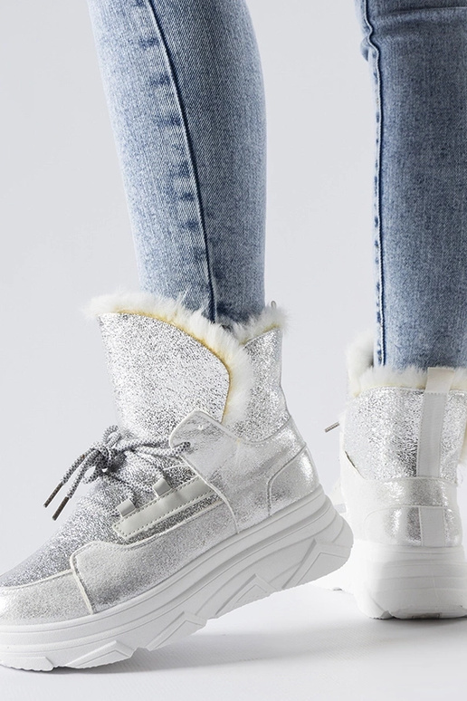 Baltos ir sidabrinės spalvos...