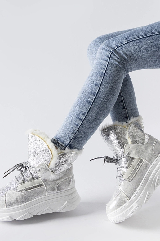 Baltos ir sidabrinės spalvos...