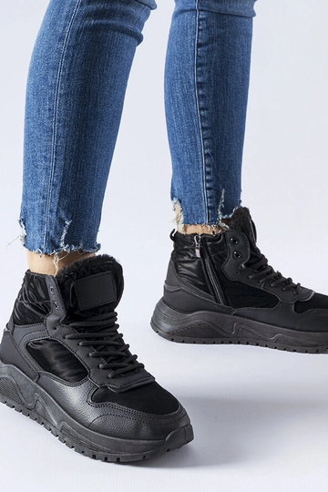 Juodi izoliuoti sportiniai...