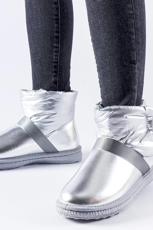 Delaune sidabriniai blizgūs trumpi...