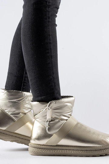 Delaune auksu blizgantys...