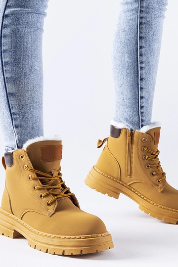 Rudos šiltos darbo batai...