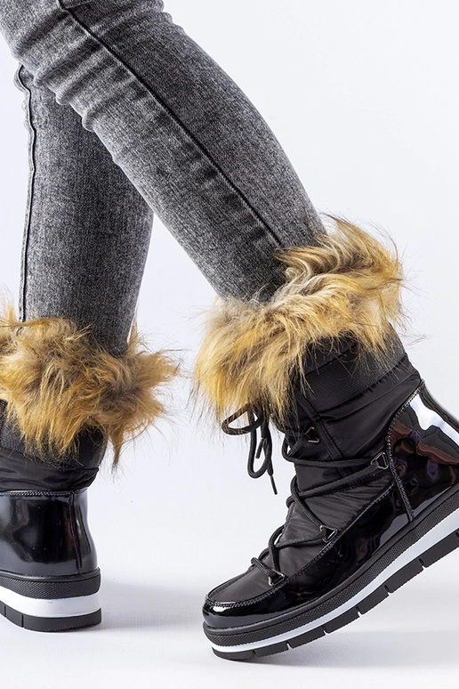 Juodi lakuotos odos sniego batai su... Juodi lakuotos odos sniego batai su...