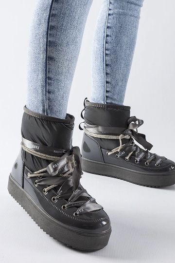 Pilki lakiruoti žieminiai...