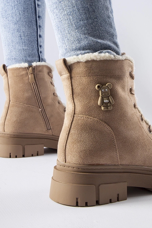 Smėlio spalvos izoliuoti batai iš...