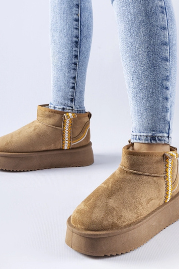 Tamsiai šviesiai rudi...