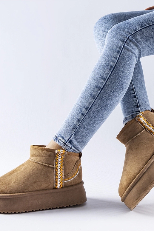 Tamsiai šviesiai rudi žieminiai batai...