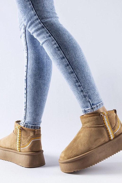 Tamsiai šviesiai rudi žieminiai batai...