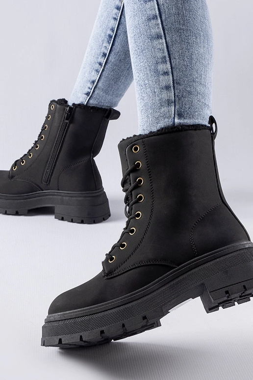 Juodi šilti traperiai Tadasuni