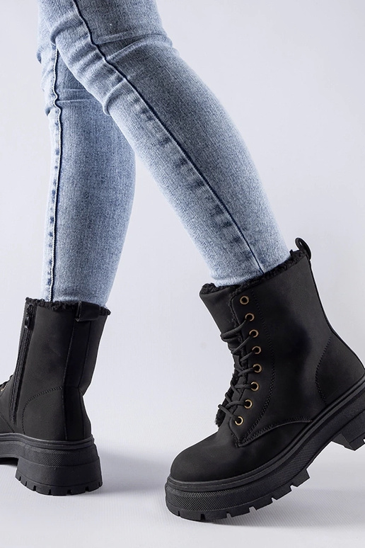 Juodi šilti traperiai Tadasuni