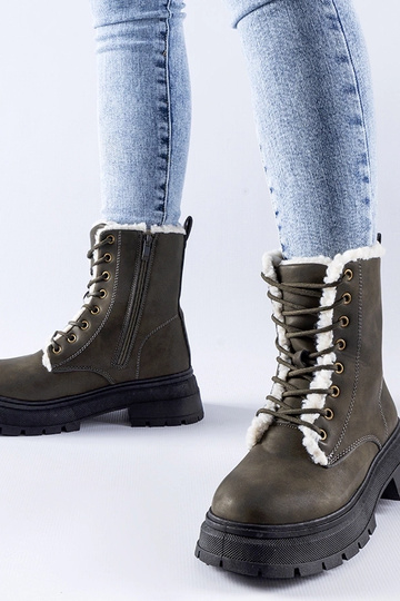 Žali šilti traperiai Tadasuni