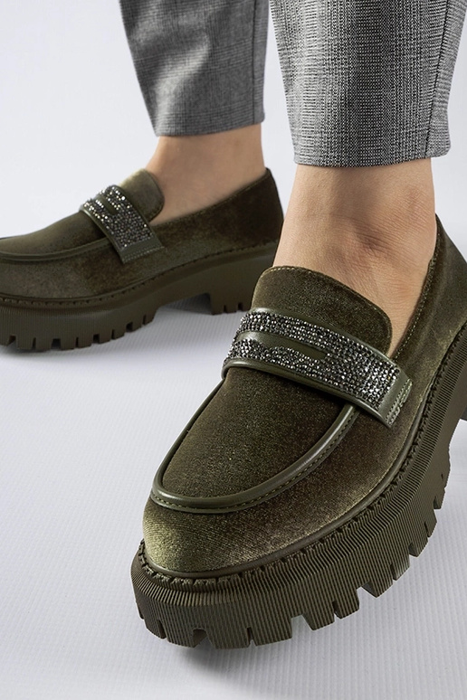 Žali batai, dekoruoti cirkoniais...