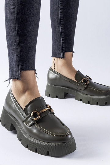 Žali batukai su sagtimi...