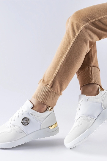 Almenno balti sportiniai... 2