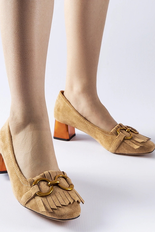 Smėlio spalvos pompos su blokiniu... Smėlio spalvos pompos su blokiniu...