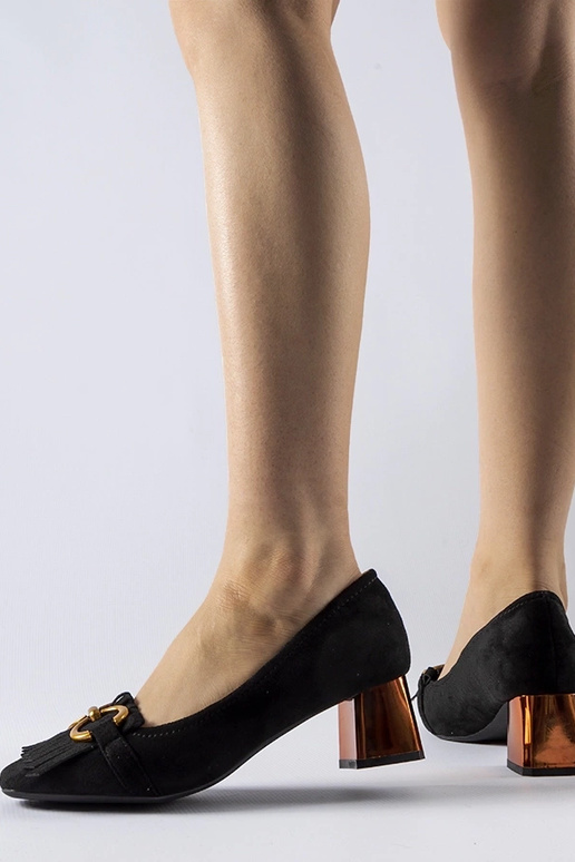 Juodos spalvos pompos su blokiniu... Juodos spalvos pompos su blokiniu...