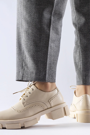 Šviesiai rudi raištiniai... 2