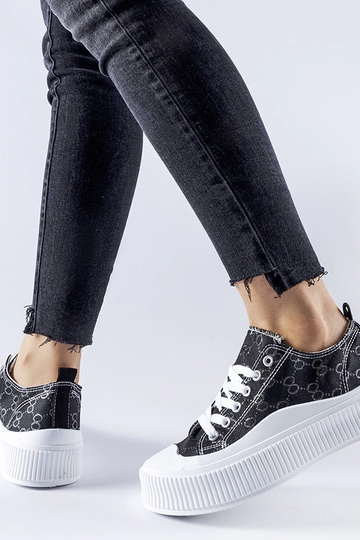 Juodi sportbačiai,... 2