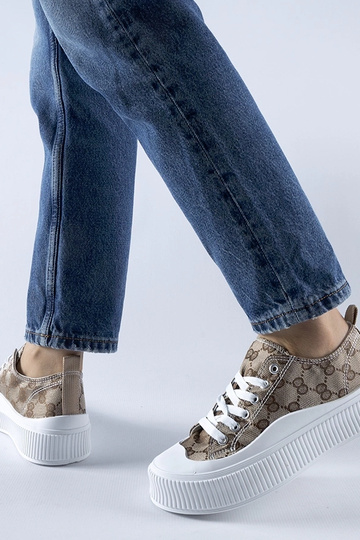 Rudi sportbačiai, dekoruoti...