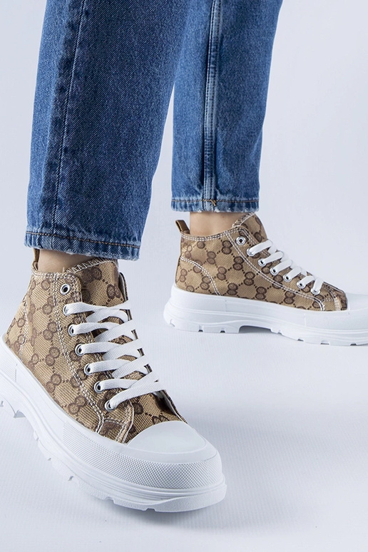 Rudi sportbačiai dekoruoti Terenzio...